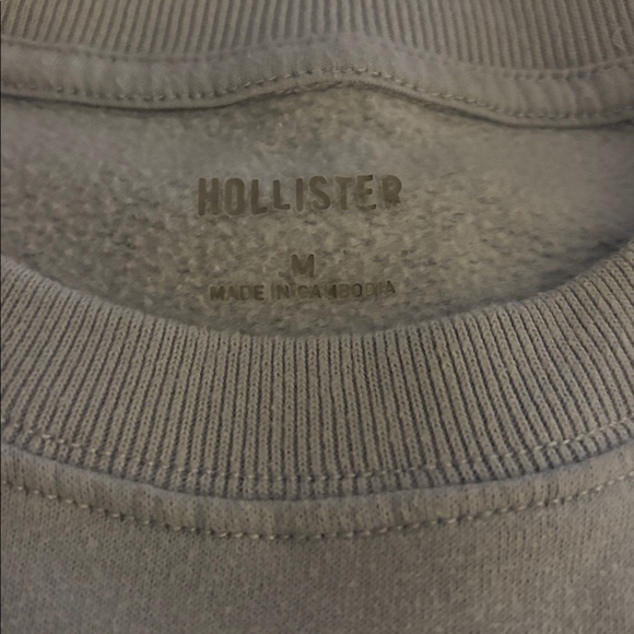 Hollister Light Gray Crewneck Sweater - Picture 2 of 2